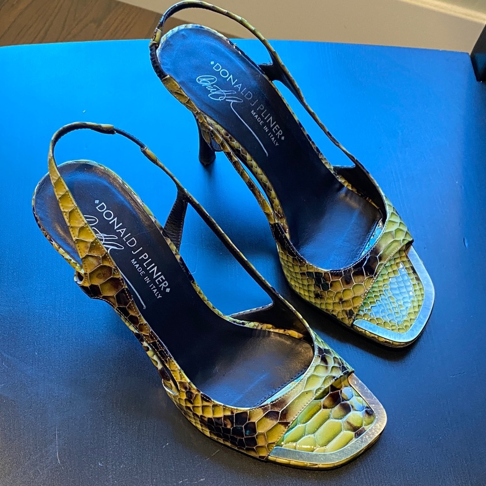 Donald J. Pliner Yellow-Green Snakeskin Slingback Heels Size 6